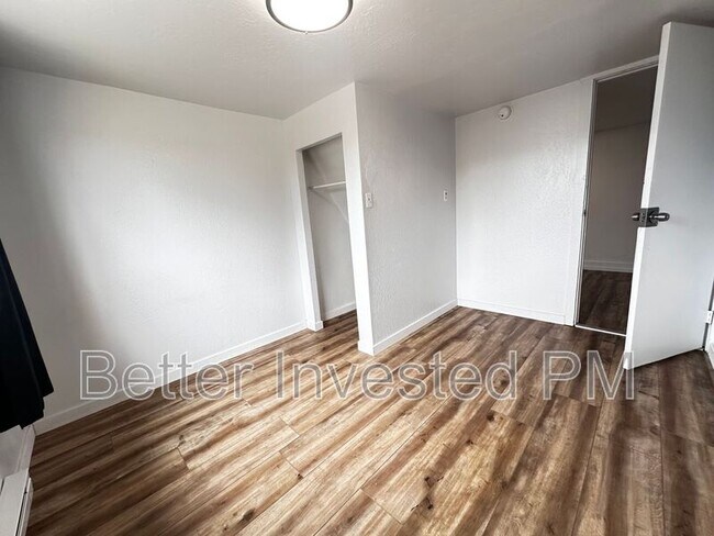Building Photo - 183 1/2 Grove St