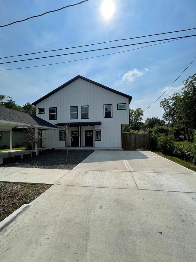 Building Photo - 8305 Prairie View Dr