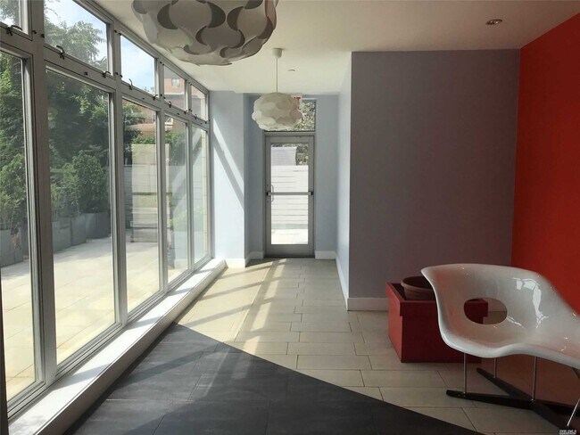 Foto del edificio - 140-21 32nd Ave