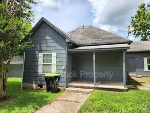 Building Photo - 300 W 14th St