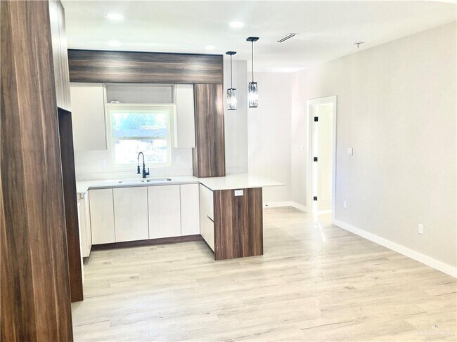 Building Photo - 21 Corales St