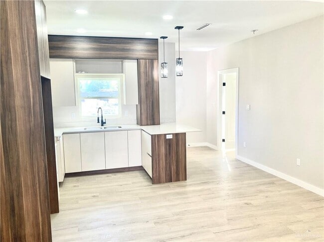 Building Photo - 22 Corales St