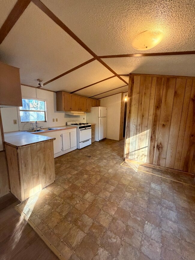 Building Photo - Trailer 15