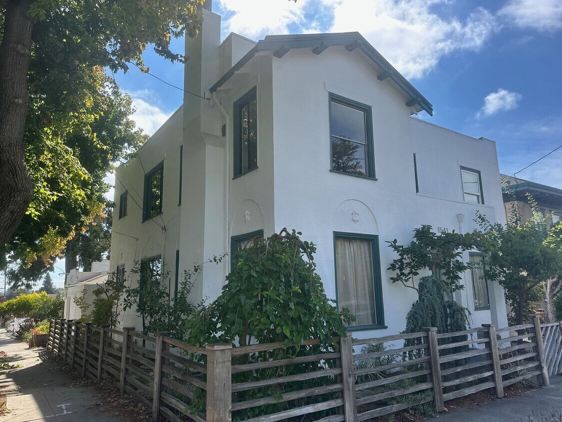 Primary Photo - 1539-1541 E. 38th St