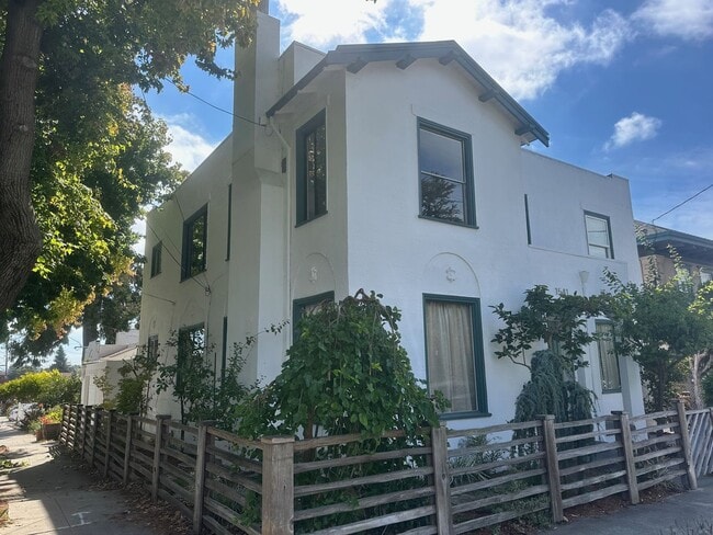 Building Photo - 1539-1541 E. 38th St