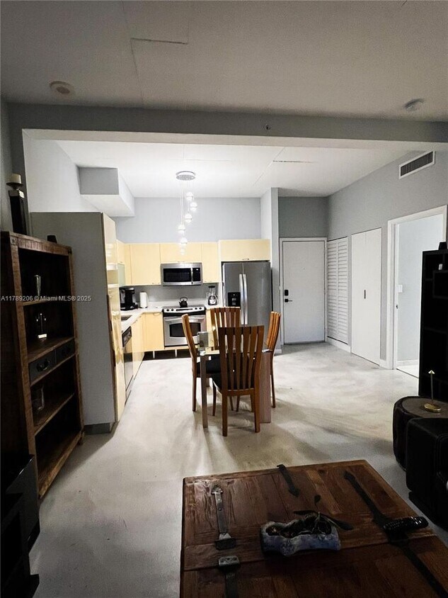 Foto principal - 234 NE 3rd St