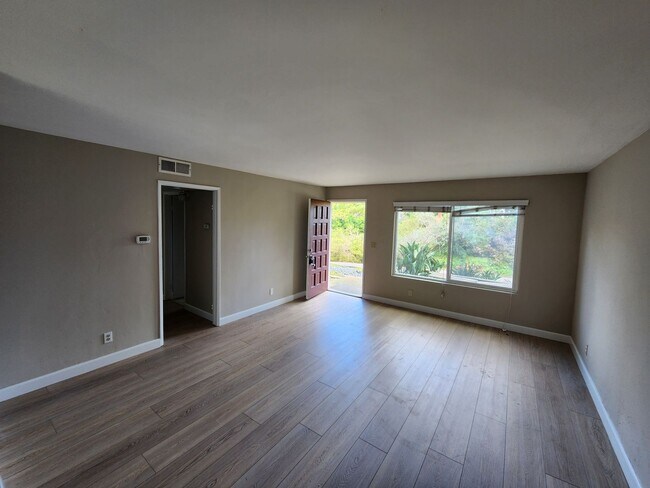 Building Photo - 2 bed/1 bath Condo in Cardiff - West of I-5