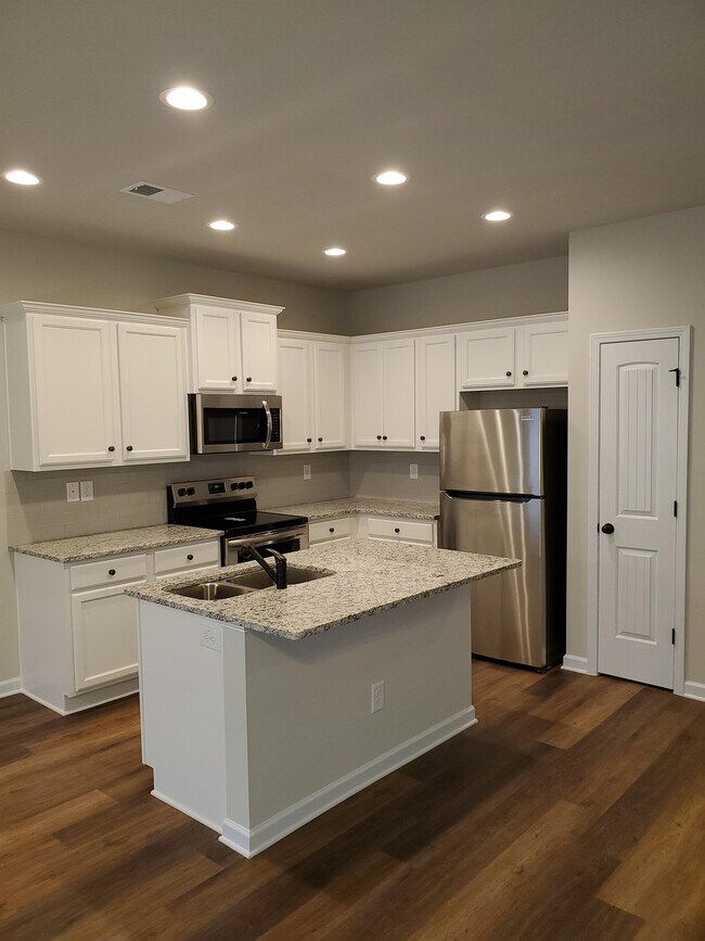 Building Photo - 1400 Creel Ln