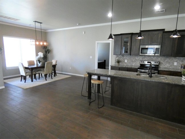 Building Photo - 602 Minco