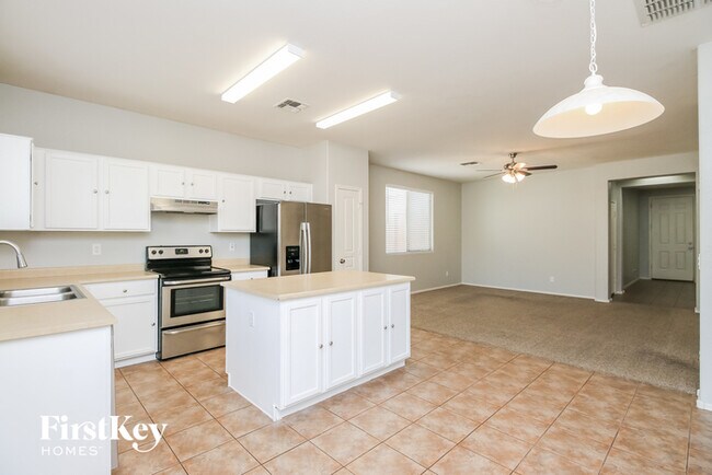 Building Photo - 3762 E Chickadee Rd