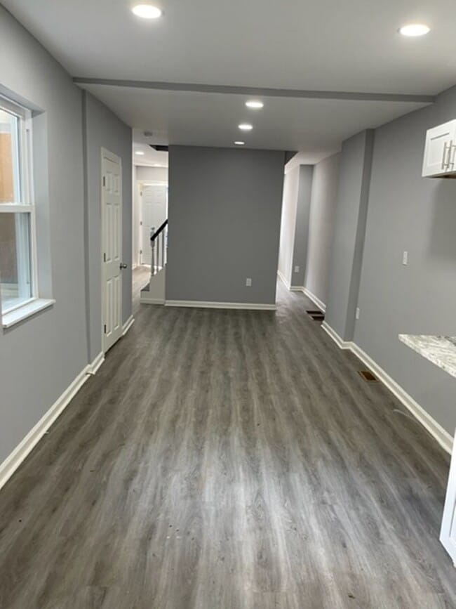 Building Photo - 3 Bedroom with Central Air