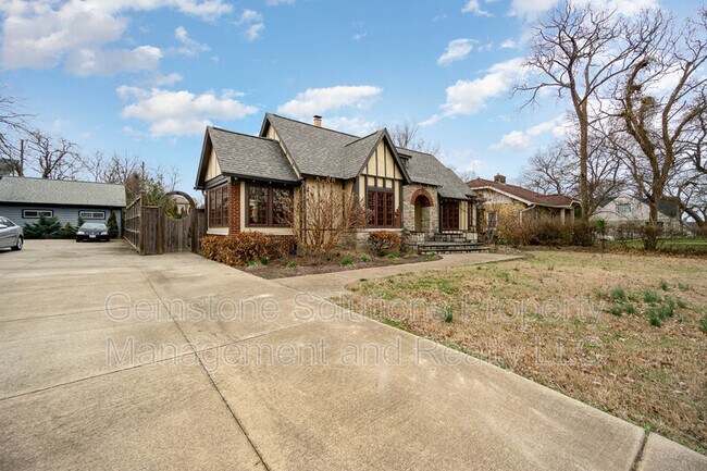 Building Photo - 1802 Linden Ave