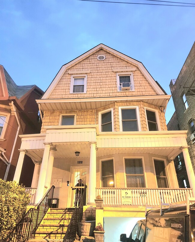 Building Photo - 122 Jewett Ave