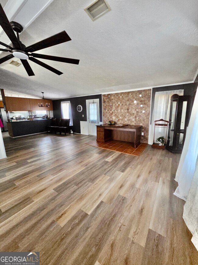 Foto del edificio - 6410 US-341