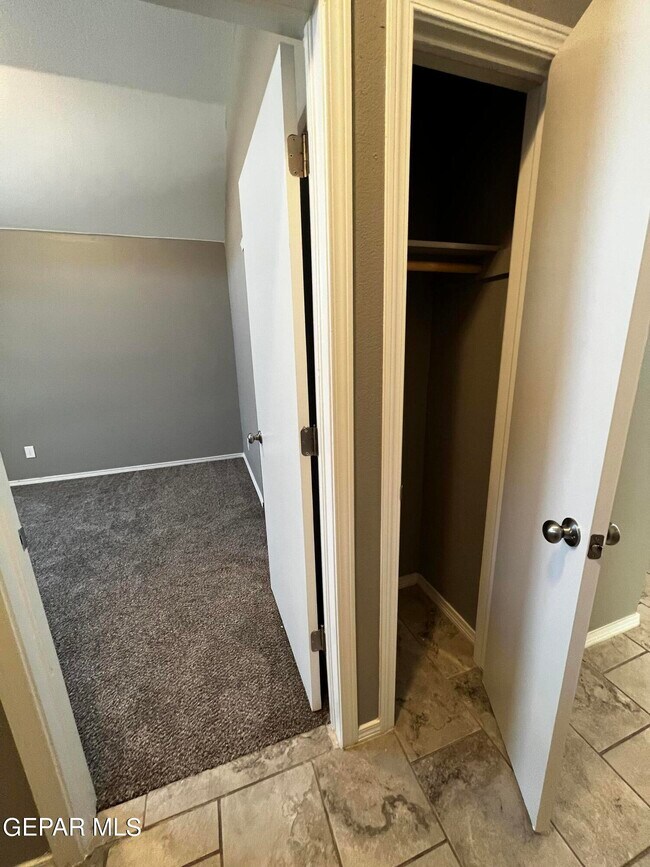 Building Photo - 924 Coyote Melon Dr