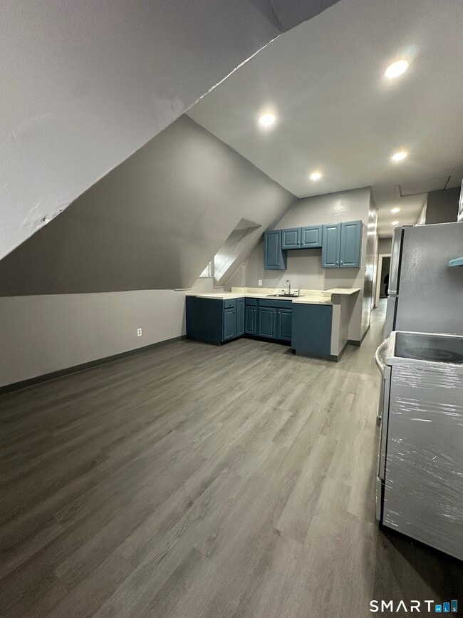 Photo - 402-404-404 Sigourney St Apartment