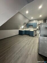 Building Photo - 402-404-404 Sigourney St