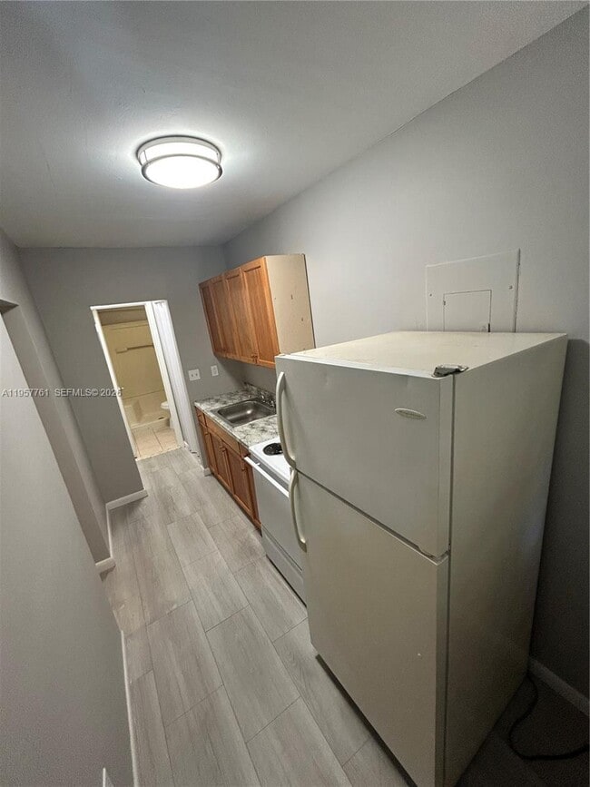 Foto del edificio - 1720 NW 1st Pl