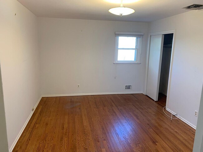 Foto del edificio - 2421 Homestead Ave