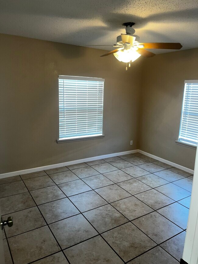 Building Photo - 6242 Indian Valley Dr