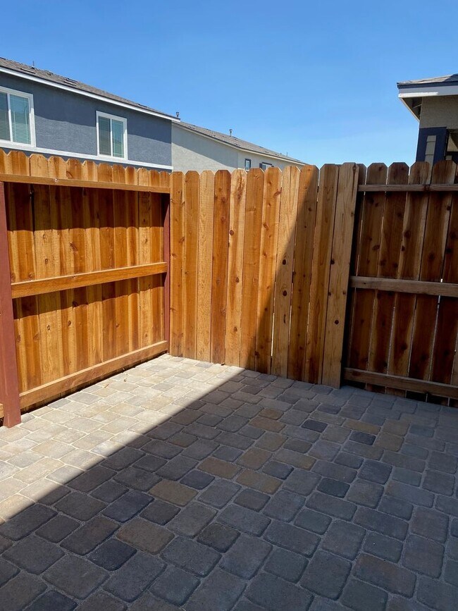 Foto del edificio - 525 Autumn Breeze Cir