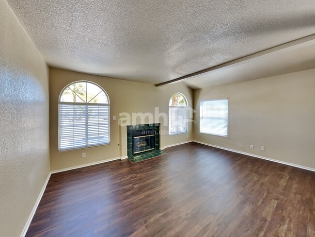 Building Photo - 8005 Sandmark Dr