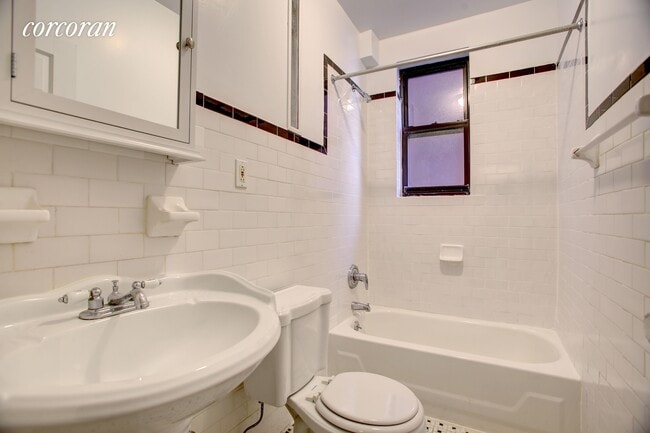 Building Photo - 565 W 169th St