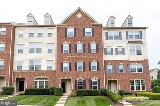 Building Photo - 5822 Oakdale Vlg Rd