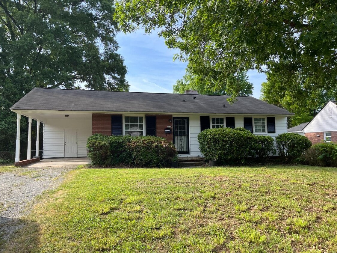 Primary Photo - 2839 Burbank Dr