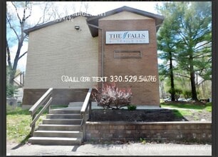 Building Photo - 737 Center Ave