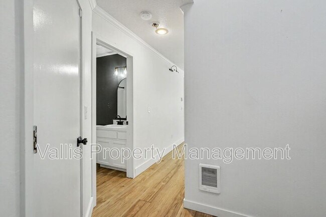 Building Photo - 5260 Springcrest Dr S