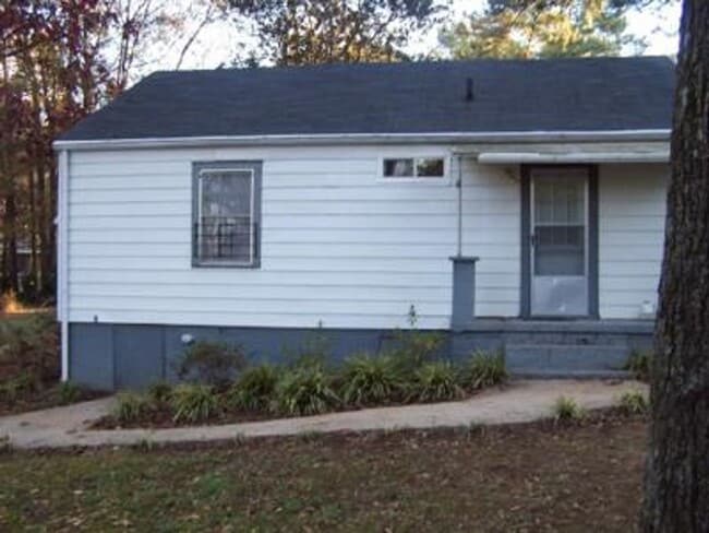 Building Photo - Quaint 2 Bedroom 1 Bath Home in Austell