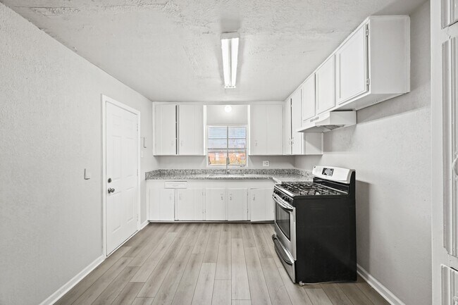 Foto del edificio - 8829 Woodlyn Rd