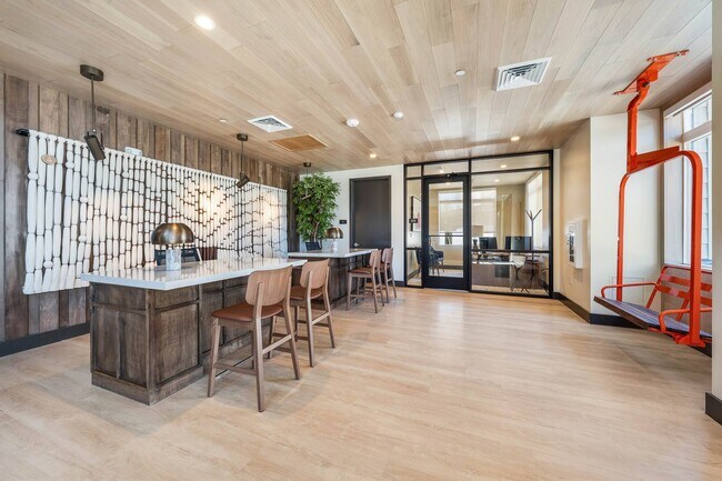 Building Photo - Elkwood