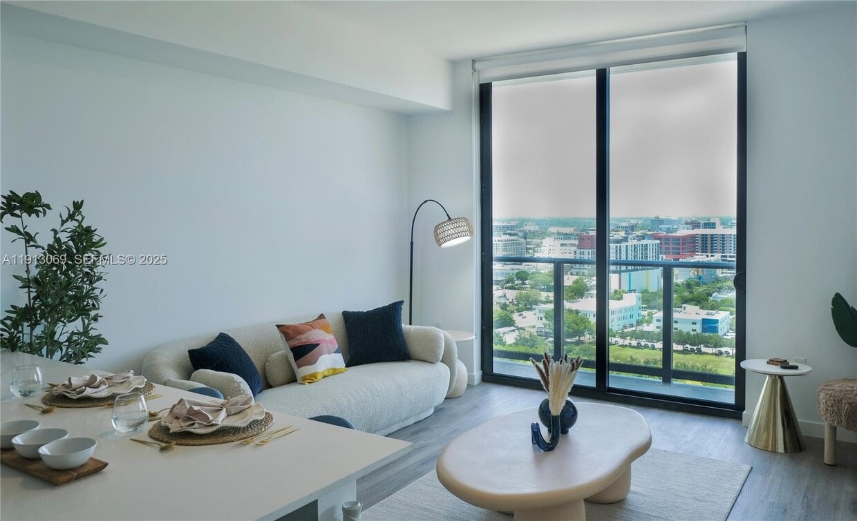 Building Photo - 1642 NE 1st Ave