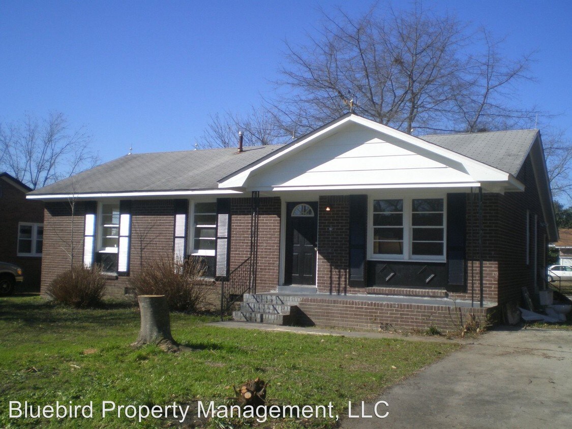 Primary Photo - 521 Sedgewood Dr