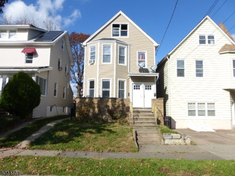 Foto principal - 204 DeMott Ave