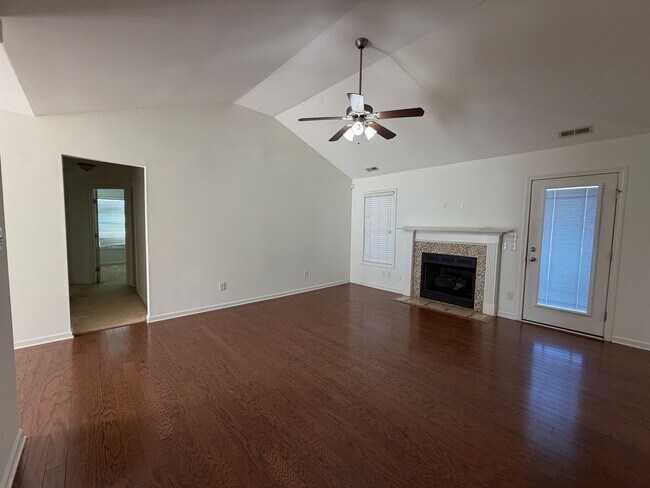 Building Photo - Gorgeous Home in Carolina Plantations!