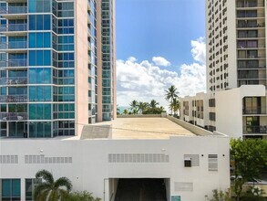 Building Photo - 2642 Collins Ave
