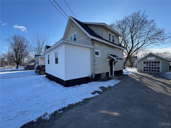 Foto del edificio - 110 Edgemere Rd