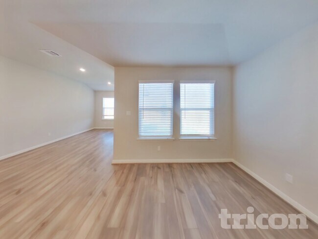 Foto del edificio - 13693 Paxton Blvd