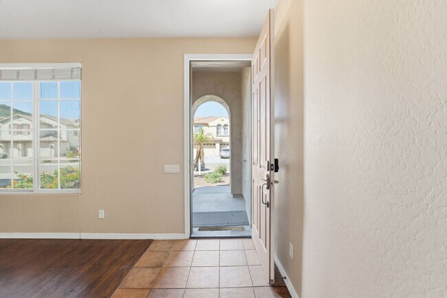 Foto del edificio - Spacious 3-Bedroom + Loft Home with Mounta...