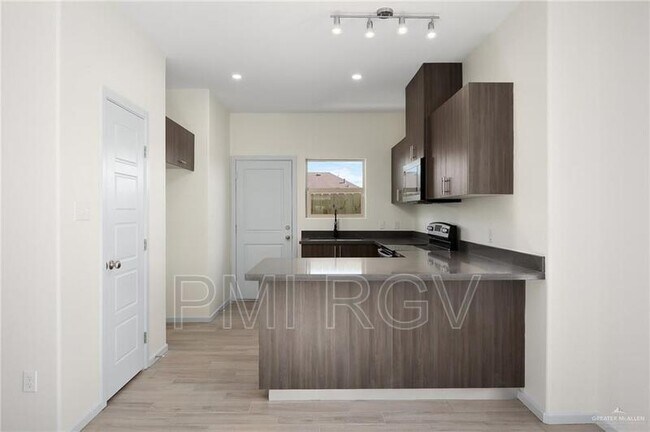 Foto del edificio - 1001 W La Pointe Ave