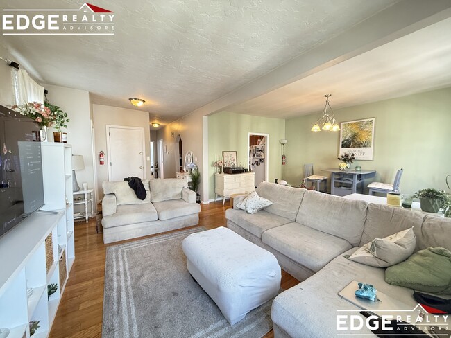 Building Photo - 5 Saybrook St