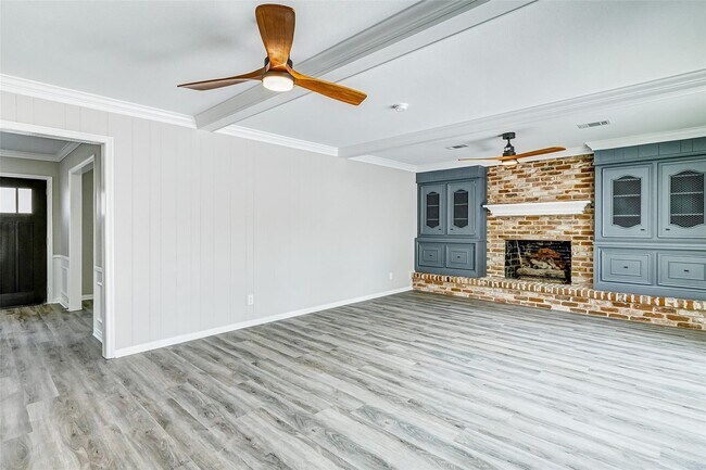 Foto del edificio - 5219 Lookout Mountain Dr