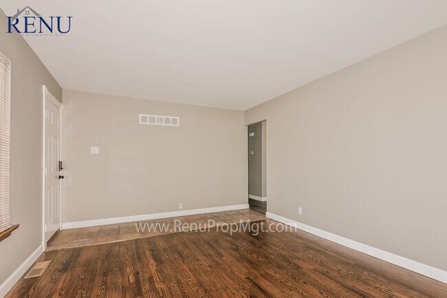 Foto del edificio - Available Now!