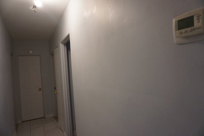 Building Photo - 36 Hart Av