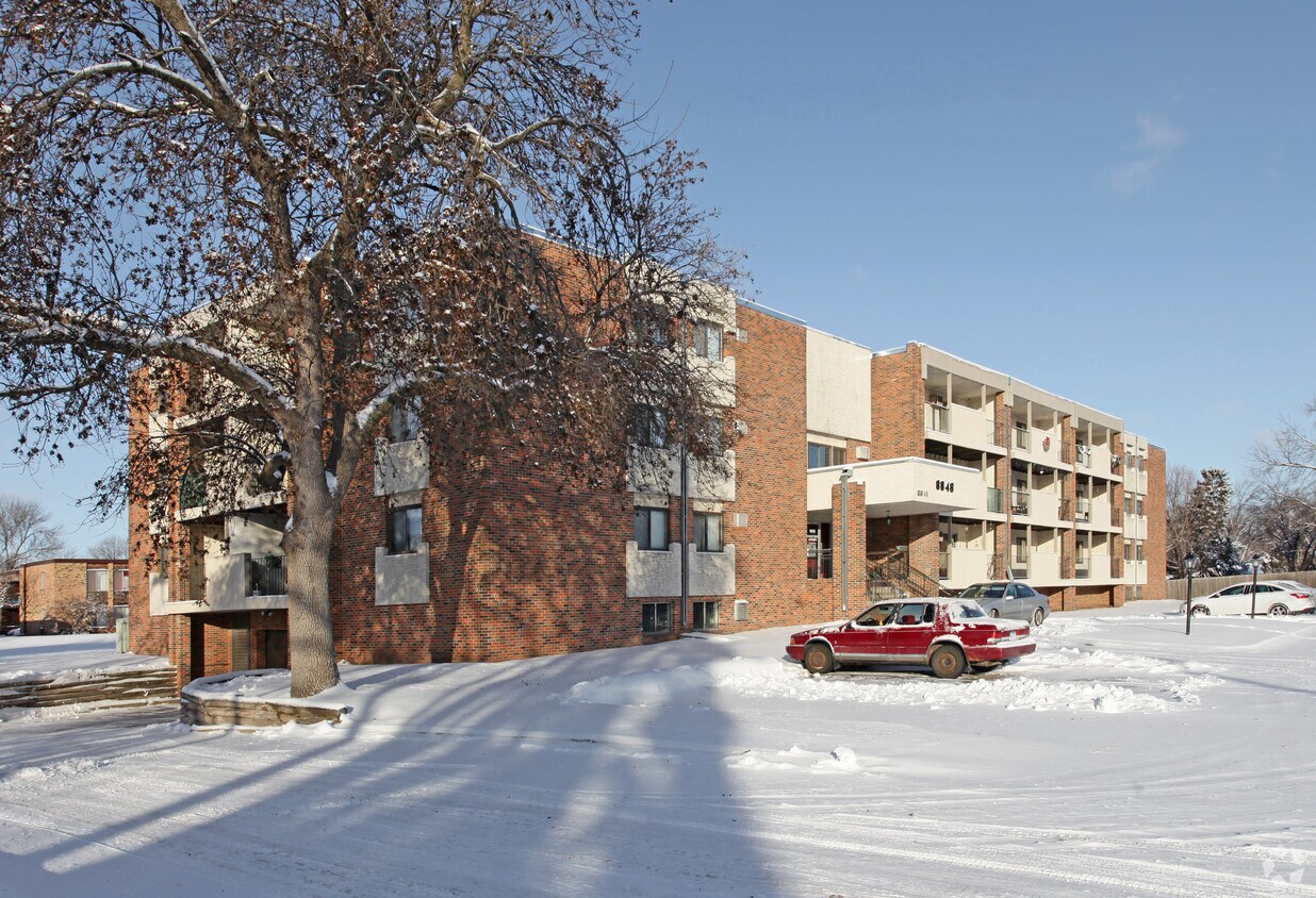Nicollet South Apartments Apartments in Bloomington, MN
