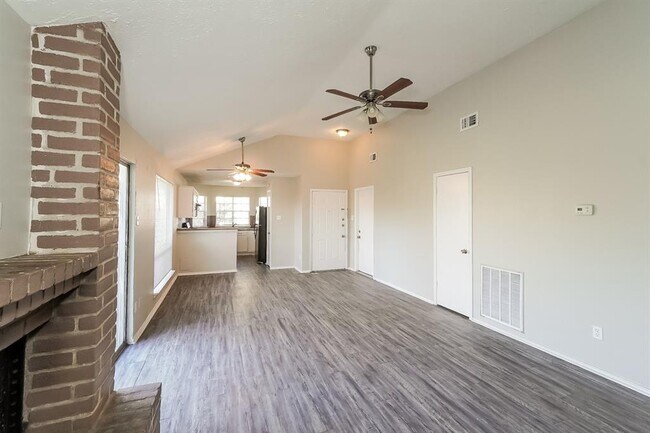 Foto del edificio - 20502 Broughwood Cir