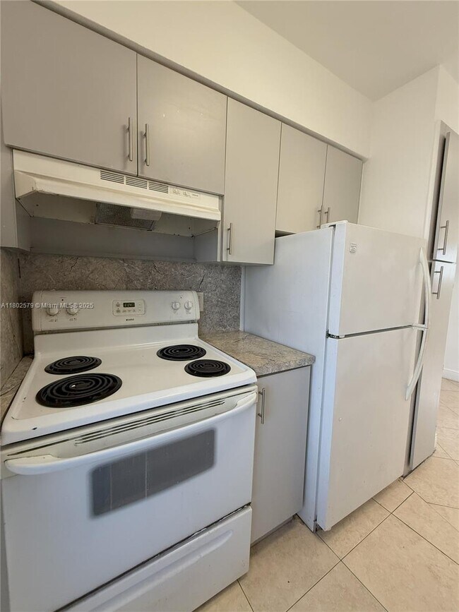 Foto del edificio - 5165 W Flagler St